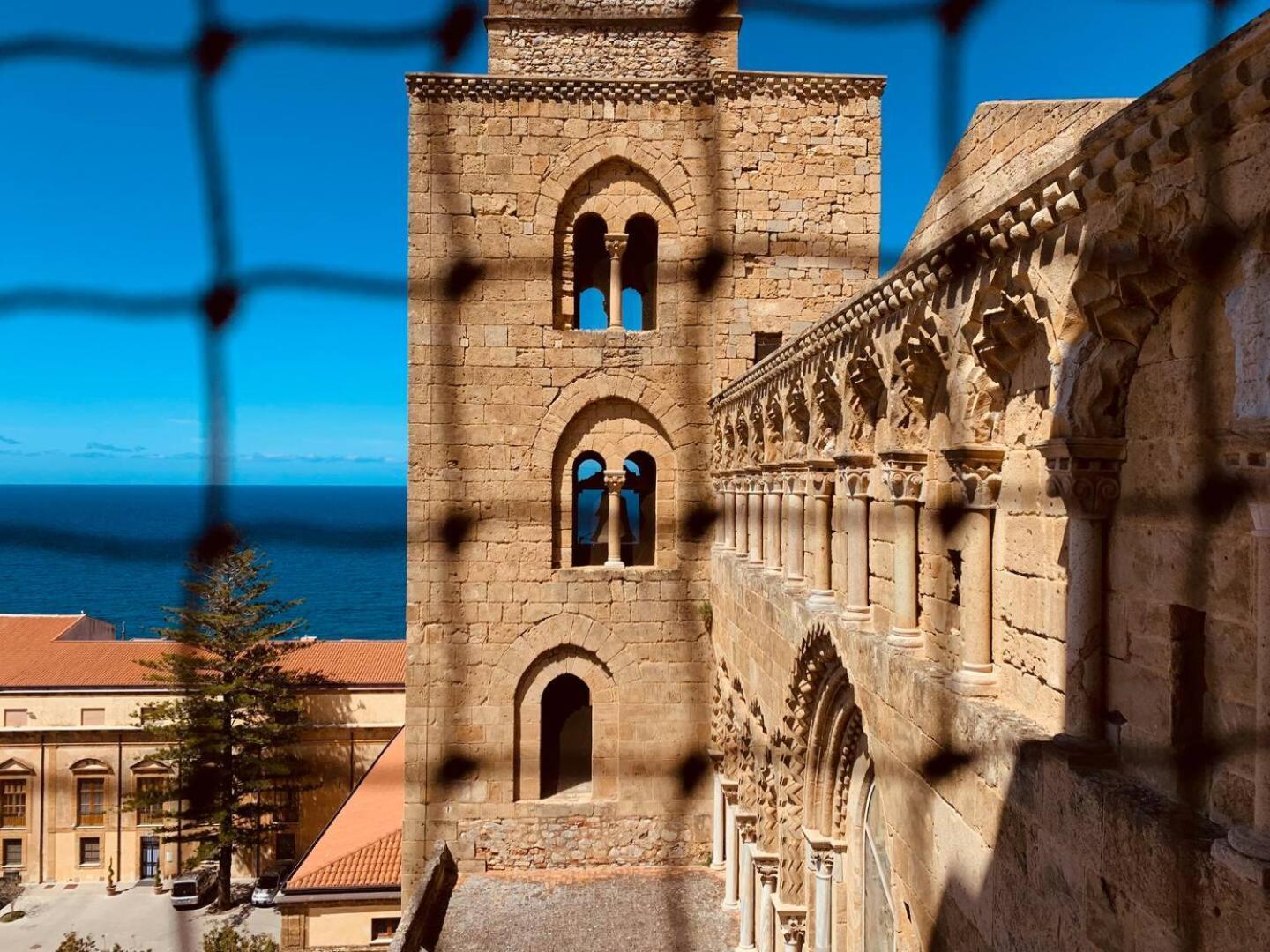 Cefalu Cathedral Palace Exterior foto